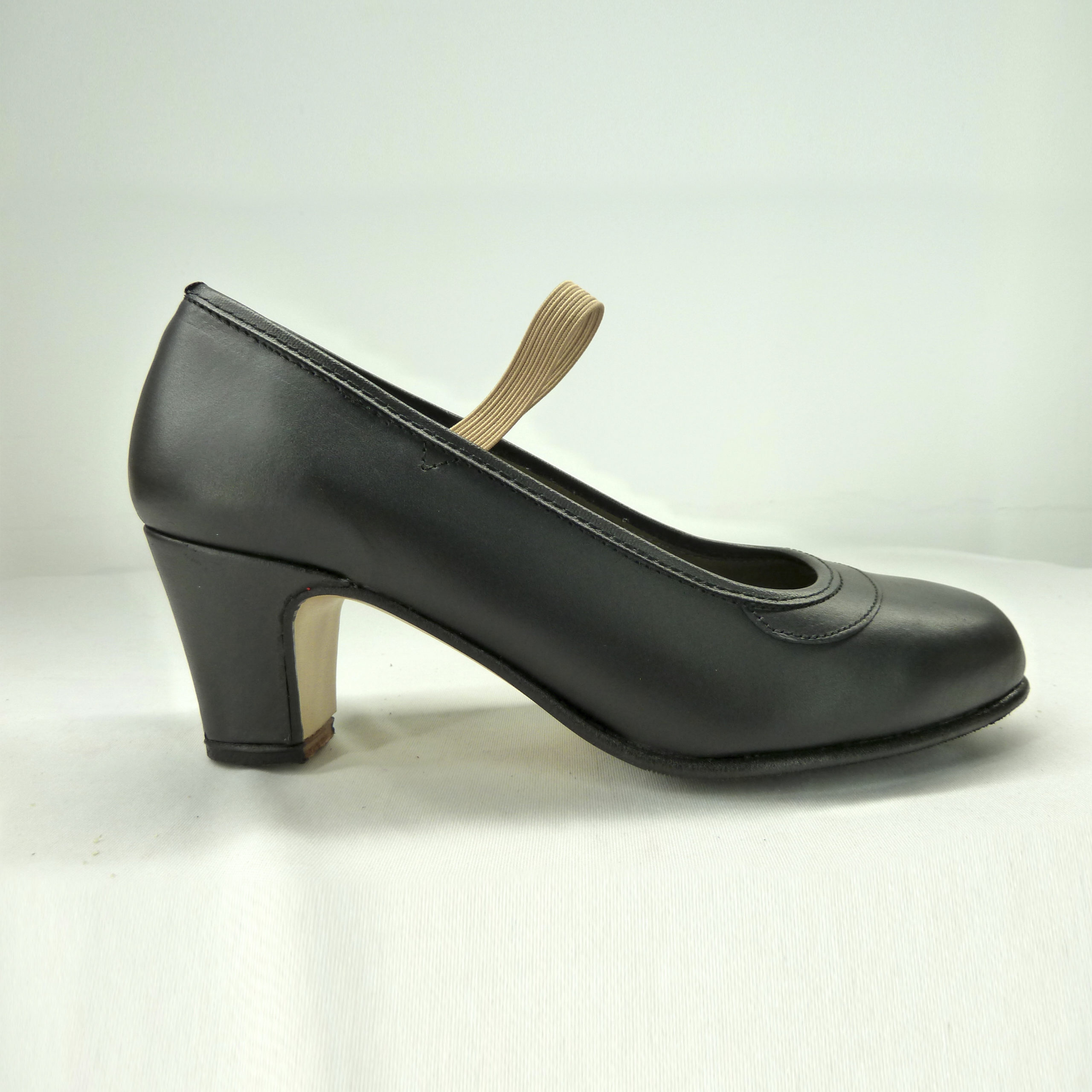 Zapato Albaicín negro tacón cubano